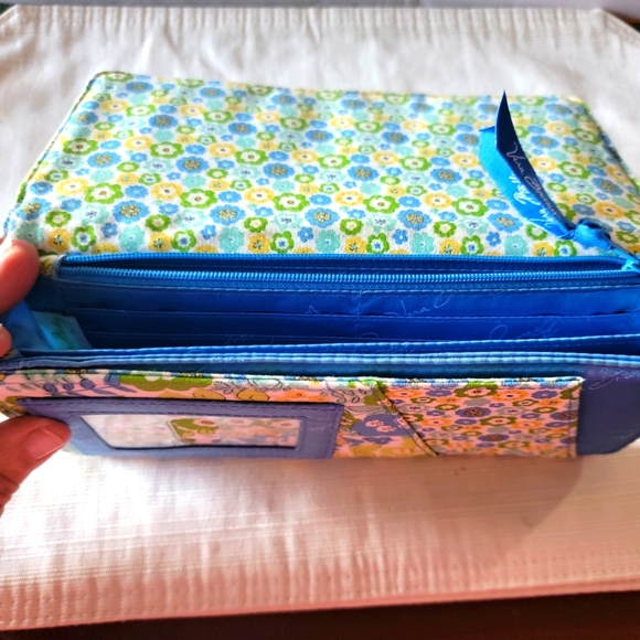 VERA Bradley Clutch wallet - Picture 6 of 8